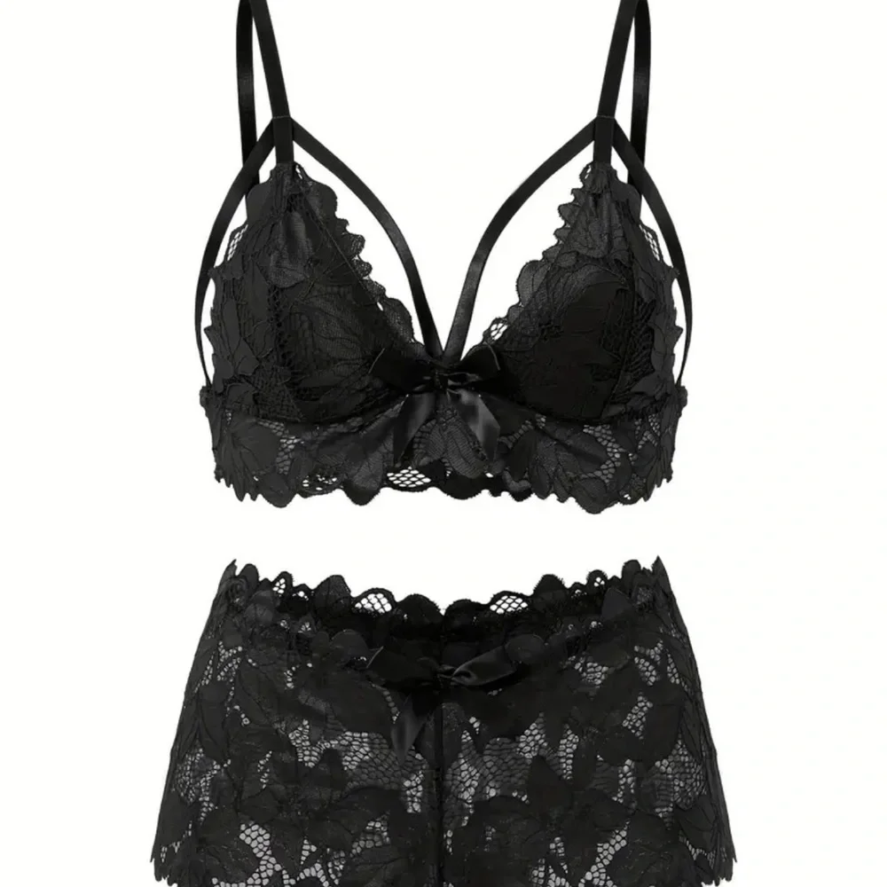 Elegant Black Lace Lingerie Set - Picture 1 of 3